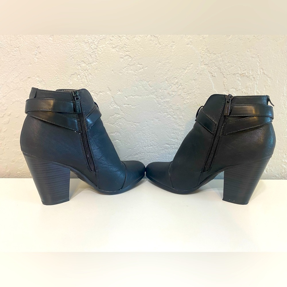 Breckelle’s black ankle boots